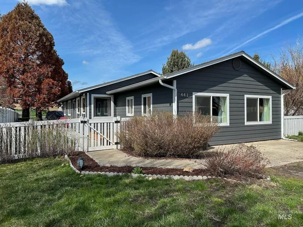 441 S Jackson St, Genesee, ID 83832