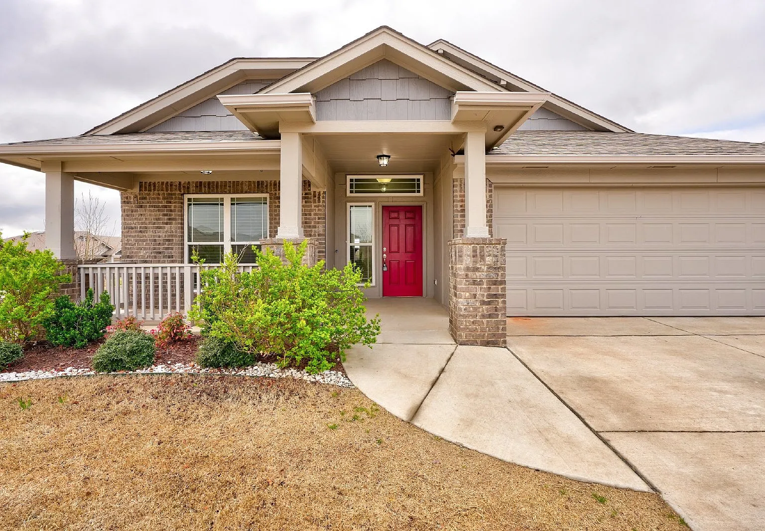 4 bed, 2.0 bath, 1997 sqft, $2,075 — Photo 3