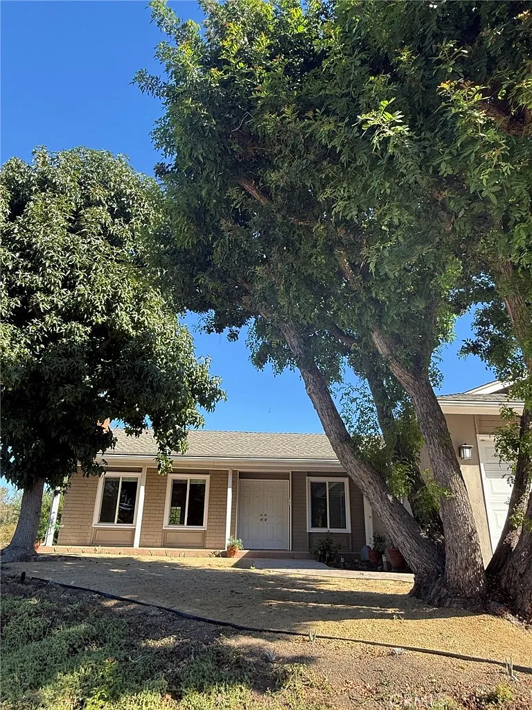 3 bed, 1344 sqft, $4,750 — Photo 2