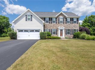 94 Woodgreen Dr, Pittsford, NY 14534