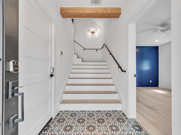 3rd image of 1035 W 24th St