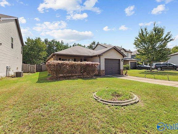 3rd image of 195 Briar Ridge Ln