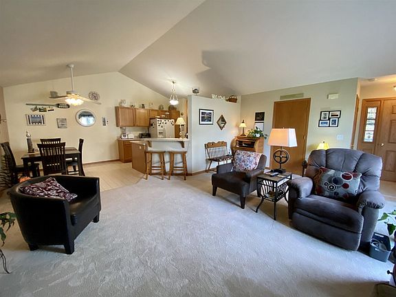 3rd image of 1890 Woodview Cir