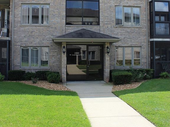 4th image of 13919 W Leamington Dr Unit 810