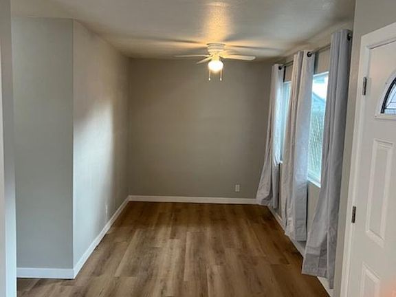 4th image of 3290 N Lewis Ave #B