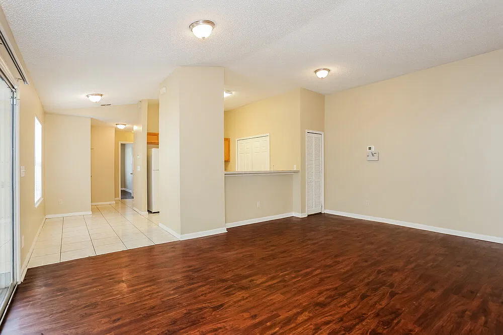 3 bed, 2.0 bath, 1195 sqft, $1,420 — Photo 4