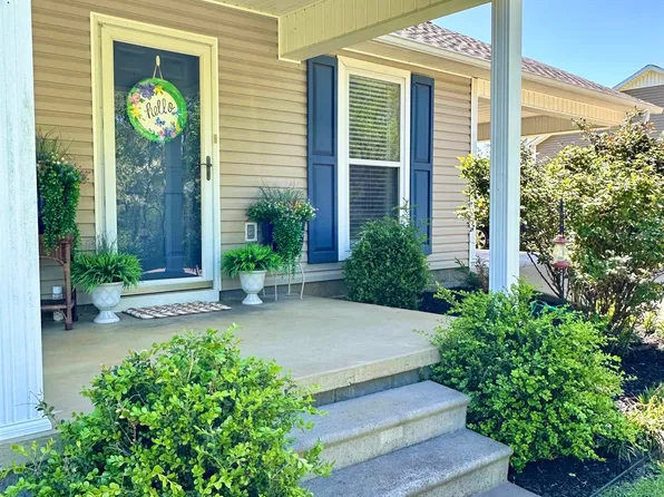 228 Edgewood Dr, Adamsville, TN 38310