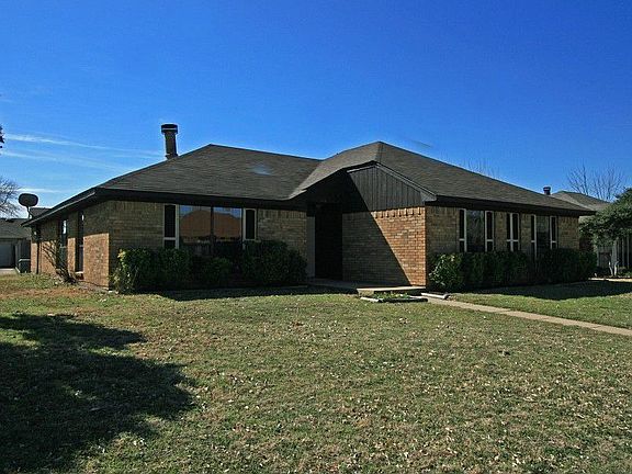2nd image of 1310 Petunia Dr