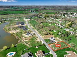 7284 Woodhaven Dr, Lockport, NY 14094