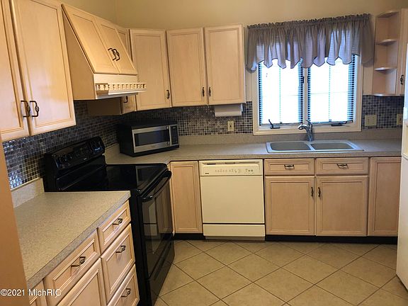 4th image of 1019 Hidden Creek Dr