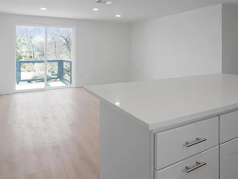37 Almond Dr — Photo 4