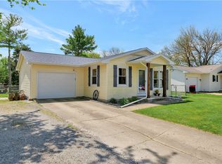 1040 Stratford Dr, Charleston, IL