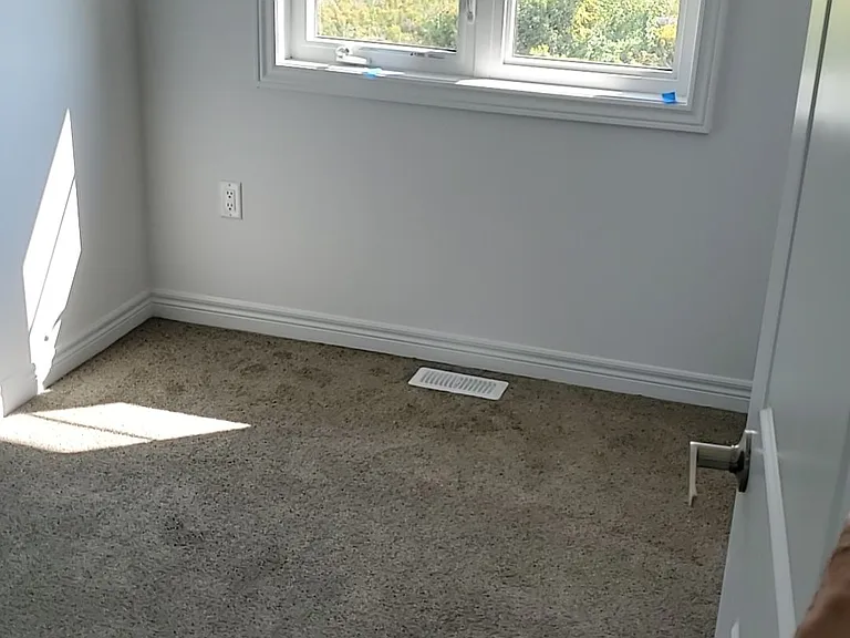 120 Court Dr — Photo 3