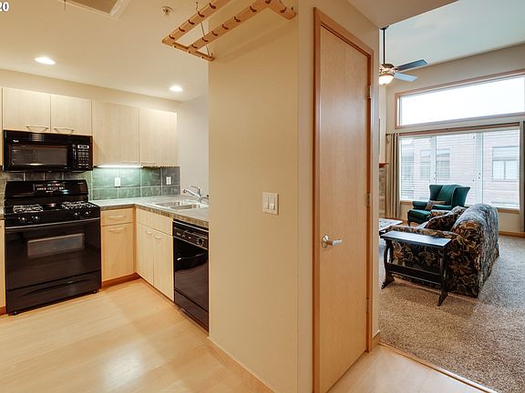 5th image of 400 W 8th St Unit W409