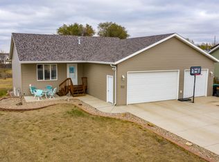 1104 Bouyer Pl, Bismarck, ND 58504