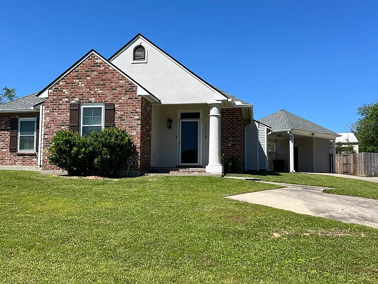 18548 Lake Camellia Ave — Photo 2