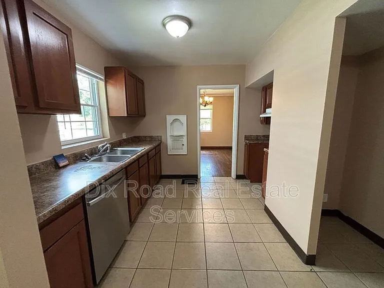 1927 Burroughs Dr — Photo 16