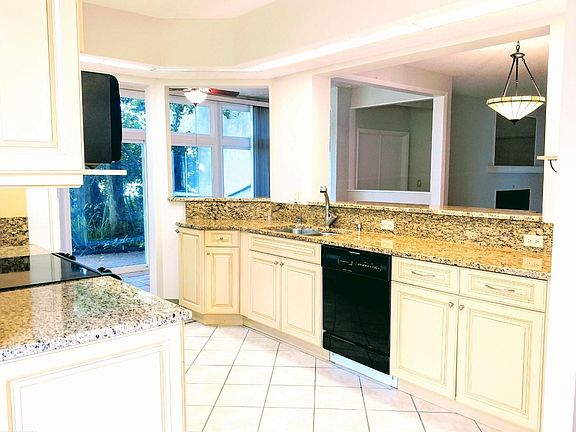 4th image of 4020 Lavista Cir