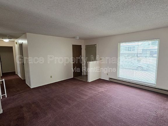 3rd image of 1044 Maple Dr