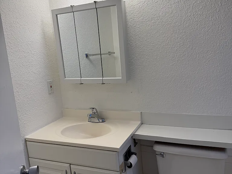 61 Bedford Ct #61 — Photo 5