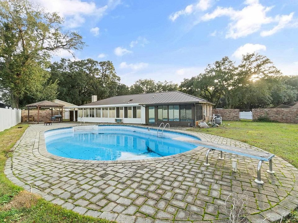 1st image of 6053 Moss Ln