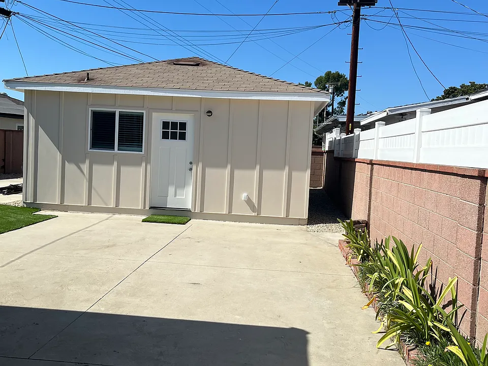 13833 Imperial Hwy #B
