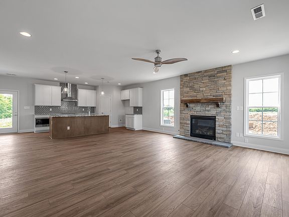 3rd image of 612 Windflower Way
