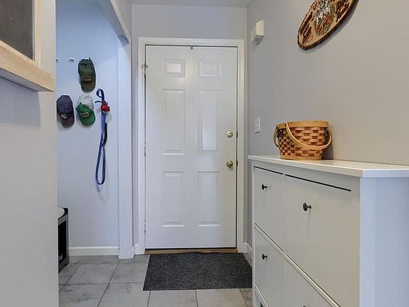 3rd image of 105 Canberra Ct