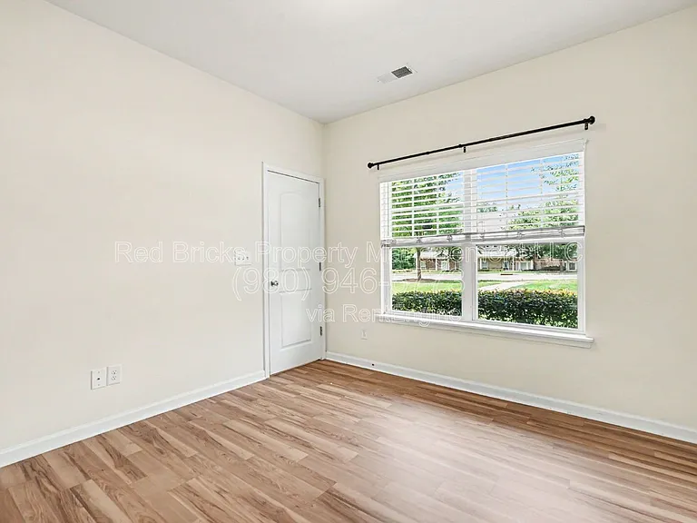 10420 Benfield Rd — Photo 14