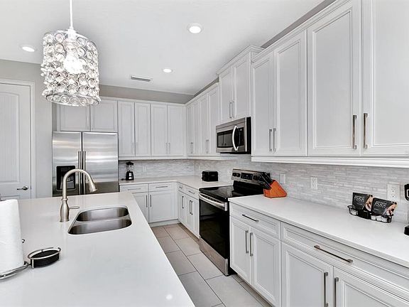 3rd image of 253 Southfield St