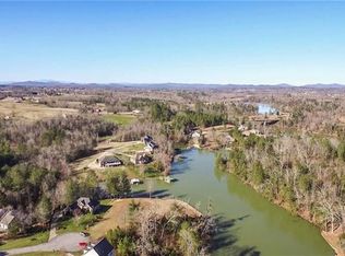 4712 Crystal Cove Pl, Hickory, NC 28601