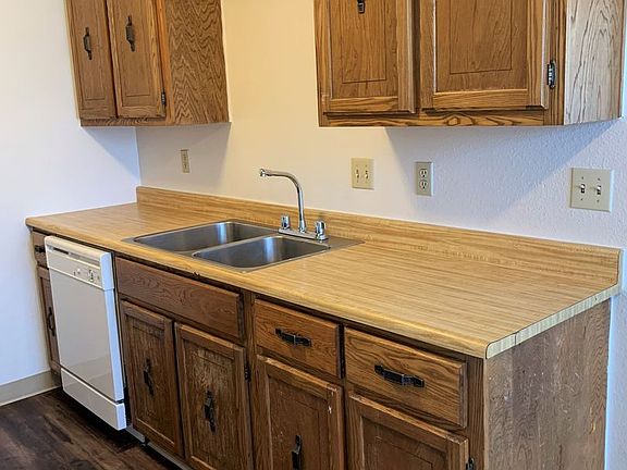 5th image of 1039 S Chestnut St APT 3