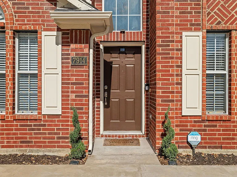 7914 Kristina Dr — Photo 4