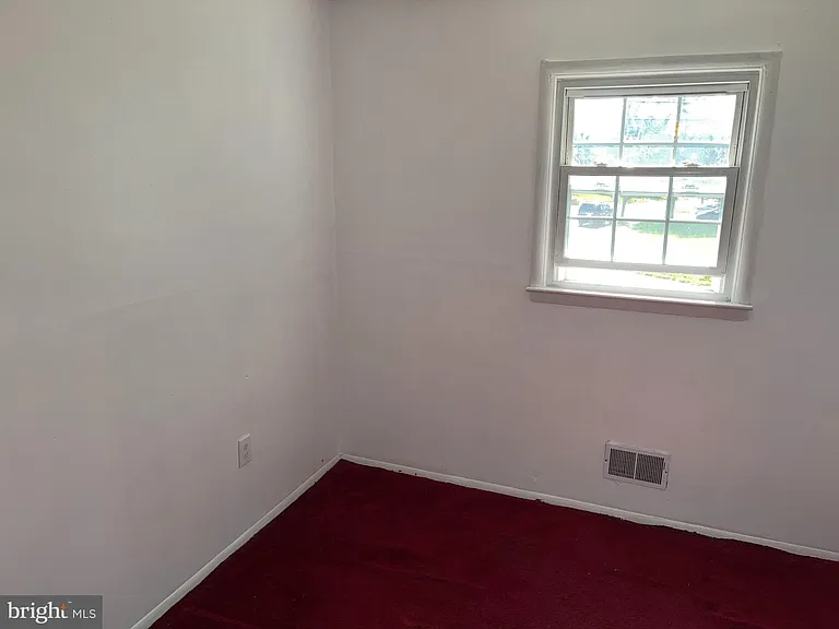 1145 Lower Ferry Rd — Photo 8