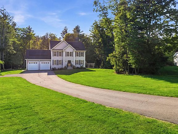 2nd image of 11 Bancroft Circle