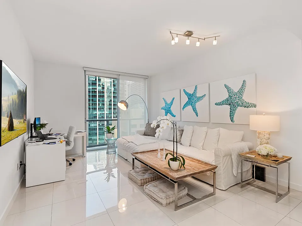 1060 Brickell Ave #2207
