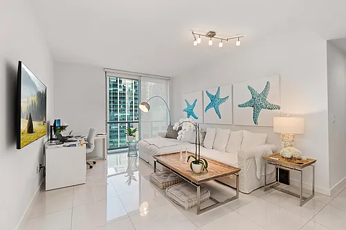 1060 Brickell Ave Photo 1
