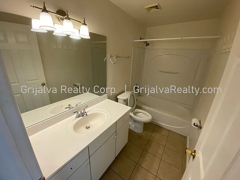 1415 E Elm St #1 & 2 — Photo 11