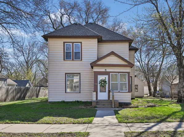 335 Adams St SE, Hutchinson, MN 55350