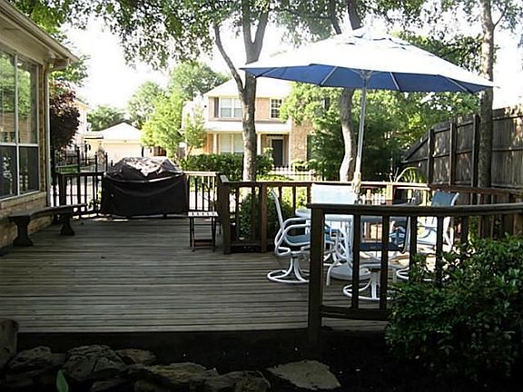 4th image of 8448 Parkdale Dr