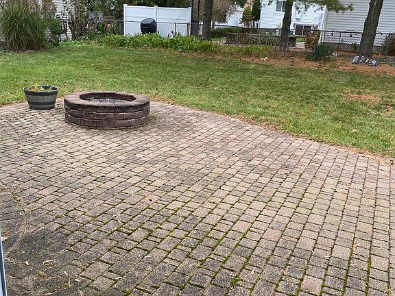 4th image of 9224 Redbud Ave