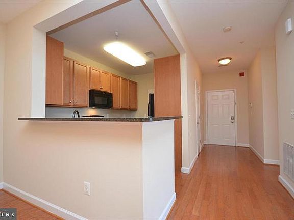 5th image of 6161 Willow Pl APT 301