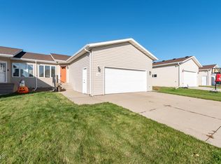 4607 Lewis Rd NW, Mandan, ND 58554