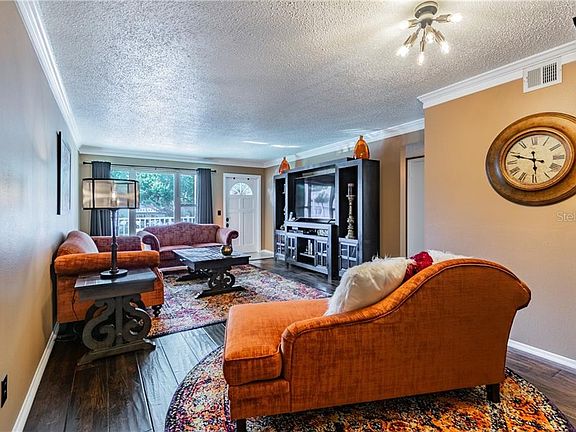 5th image of 2449 Columbia Dr APT 27
