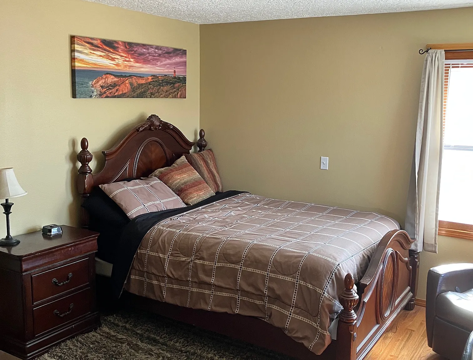 5 bed, 2915 sqft, $950 — Photo 1