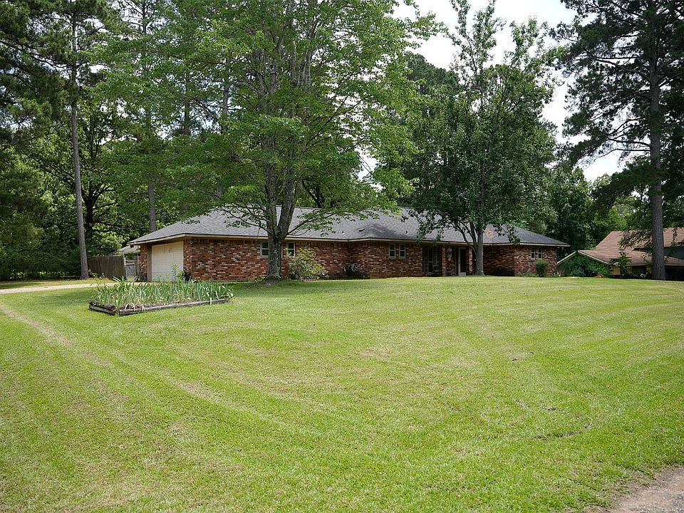1st image of 4049 Parkwood Dr