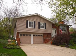 716 Duxbury Ln, Schaumburg, IL 60193