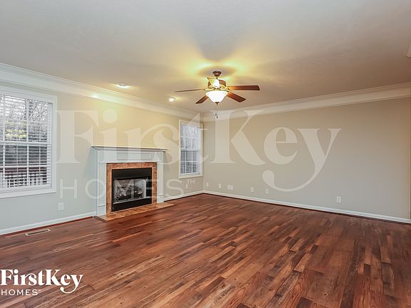2nd image of 428 Winding Bluff Way