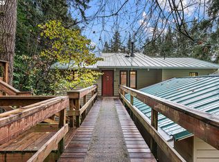 1867 Fircrest Dr, Eugene, OR 97403