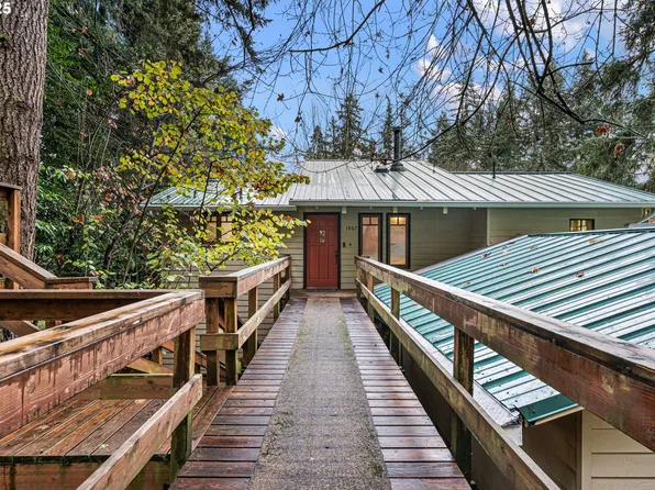 1867 Fircrest Dr, Eugene, OR 97403